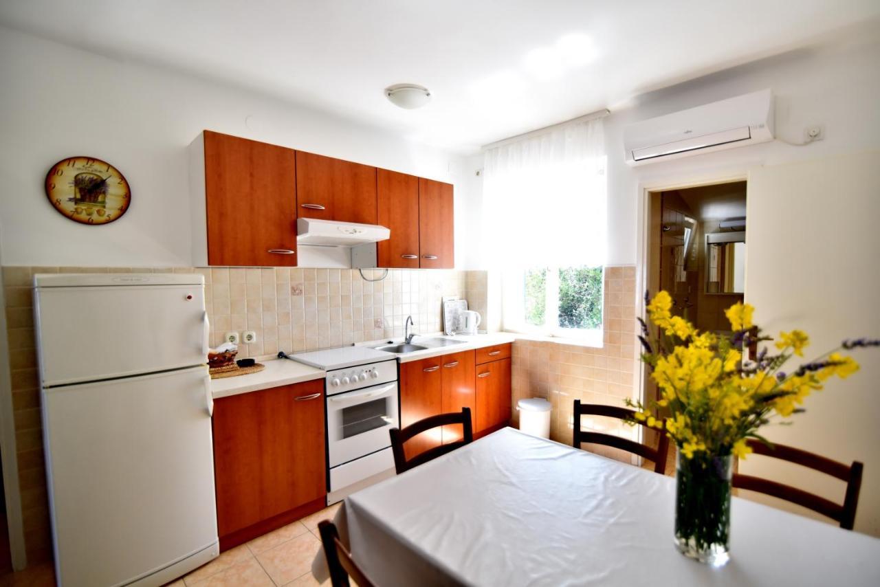 Apartmani Badurina - Crnika 룬 외부 사진