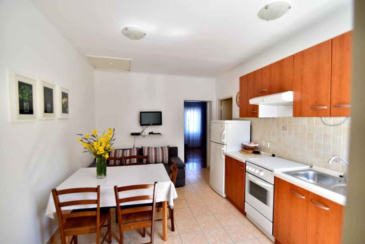 Apartmani Badurina - Crnika 룬 외부 사진